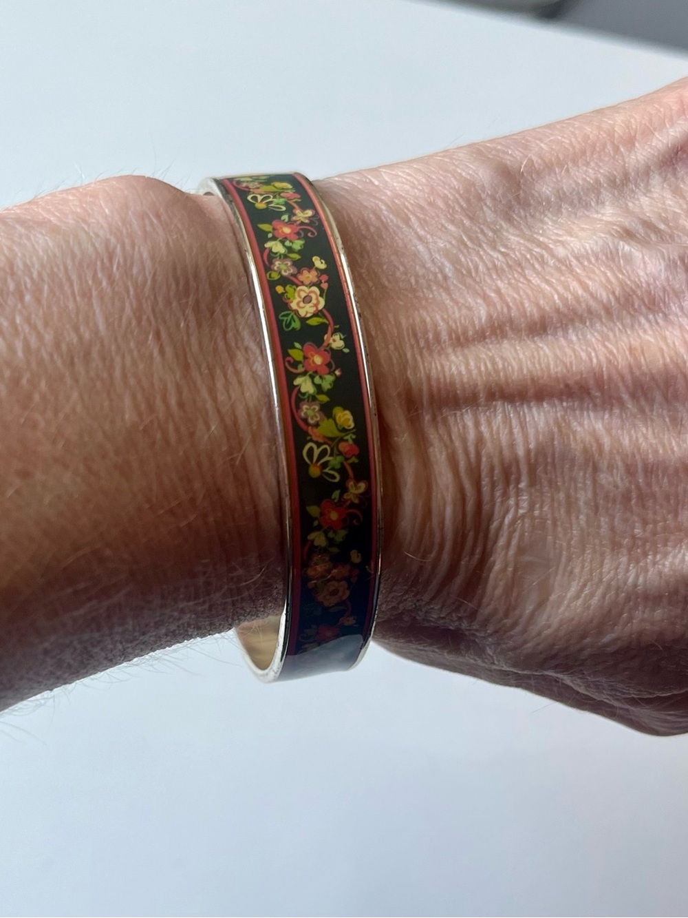 Vera Bradley Floral Enamel Bangle Bracelet Silver Tone- EUC - Picture 2 of 8